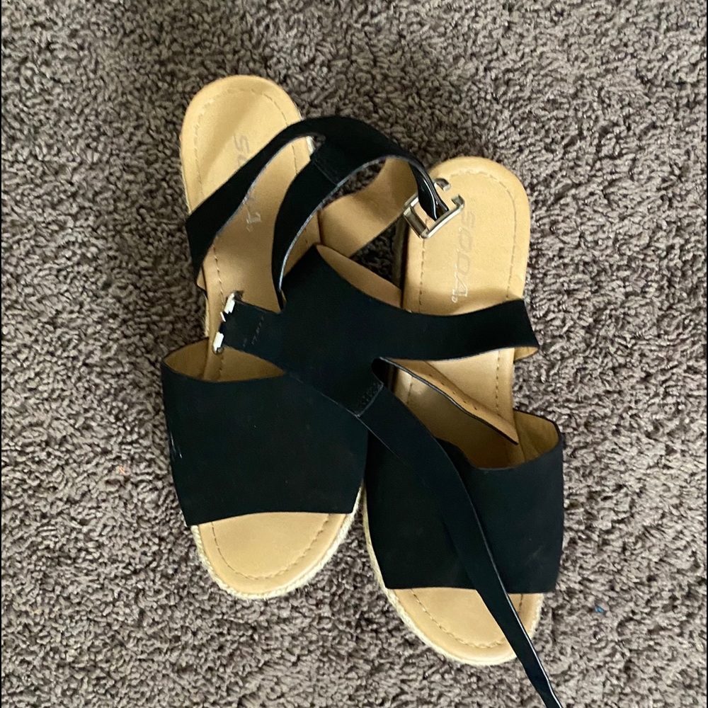 Soda sandals